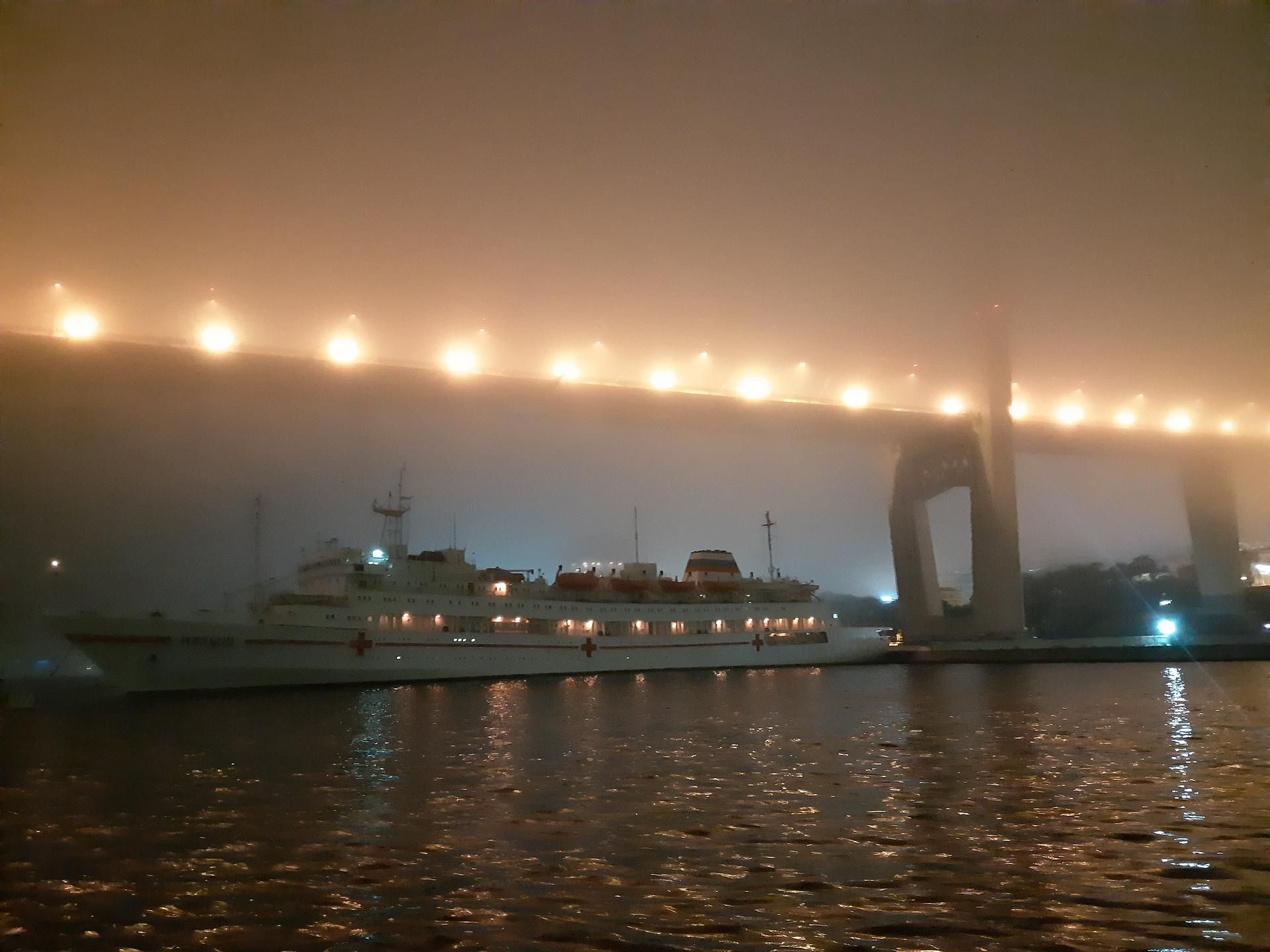 Вечерняя водная прогулка на катере по бухте "Золотой Рог" г. Владивосток.