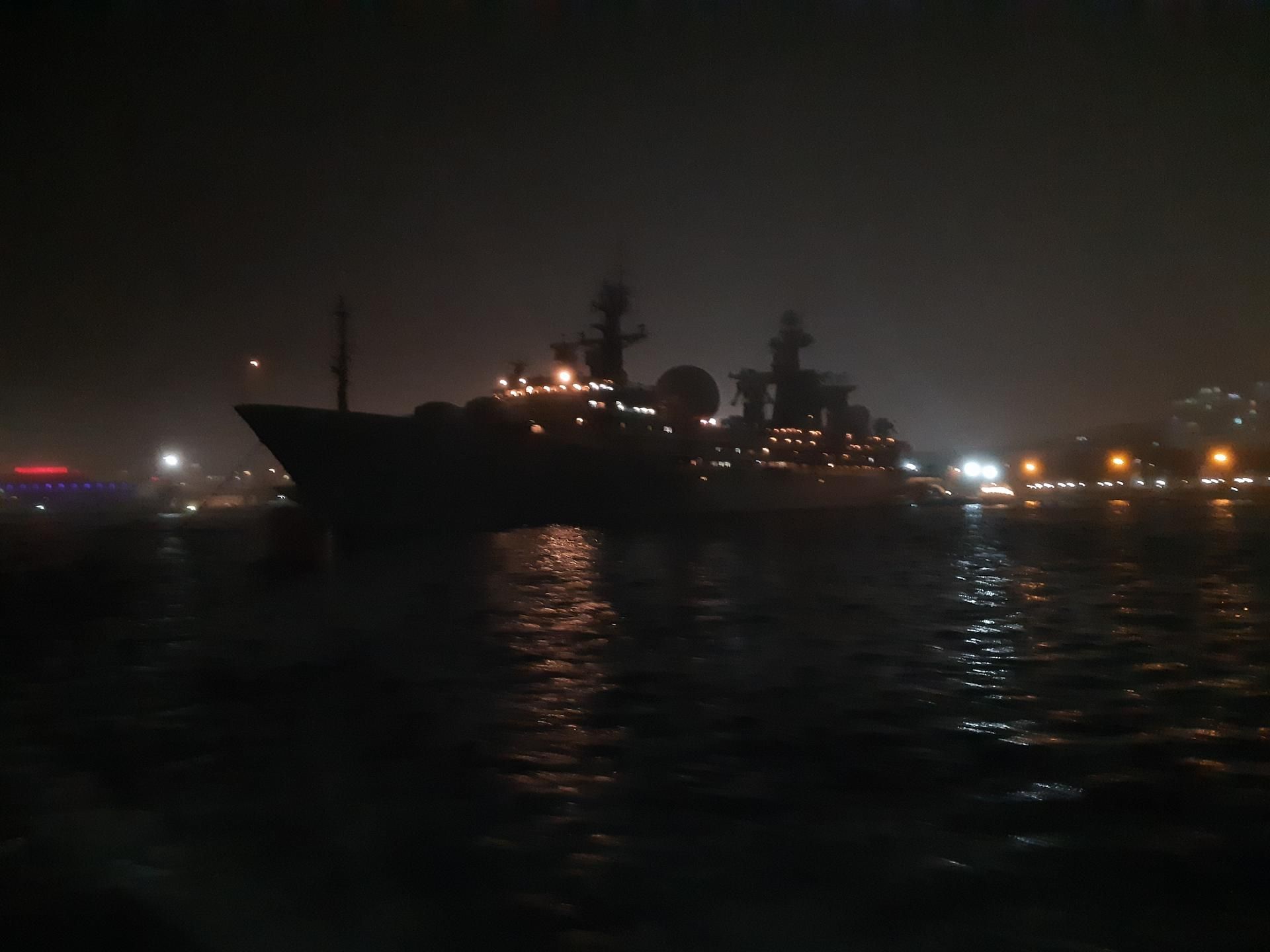 Вечерняя водная прогулка на катере по бухте "Золотой Рог" г. Владивосток.